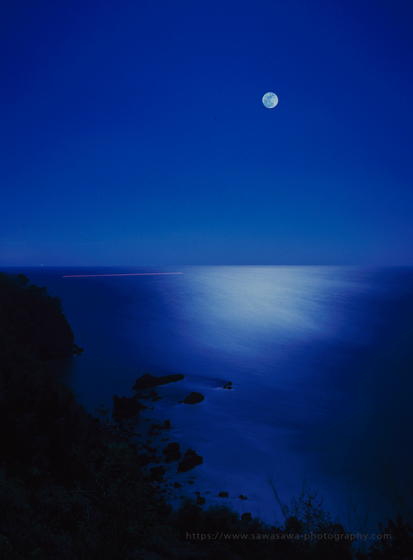 伊豆半島東伊豆の熱海市錦ヶ浦満月の夜