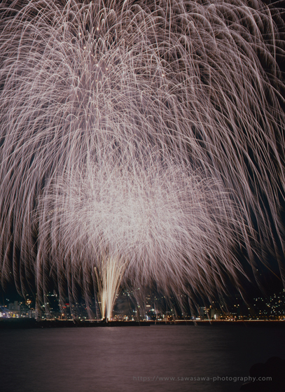 伊豆半島東伊豆の伊東市クリスマスとっておき冬花火大会